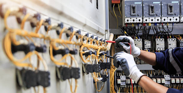 Professional Electrician technician working in Fort Lauderdale, FL
